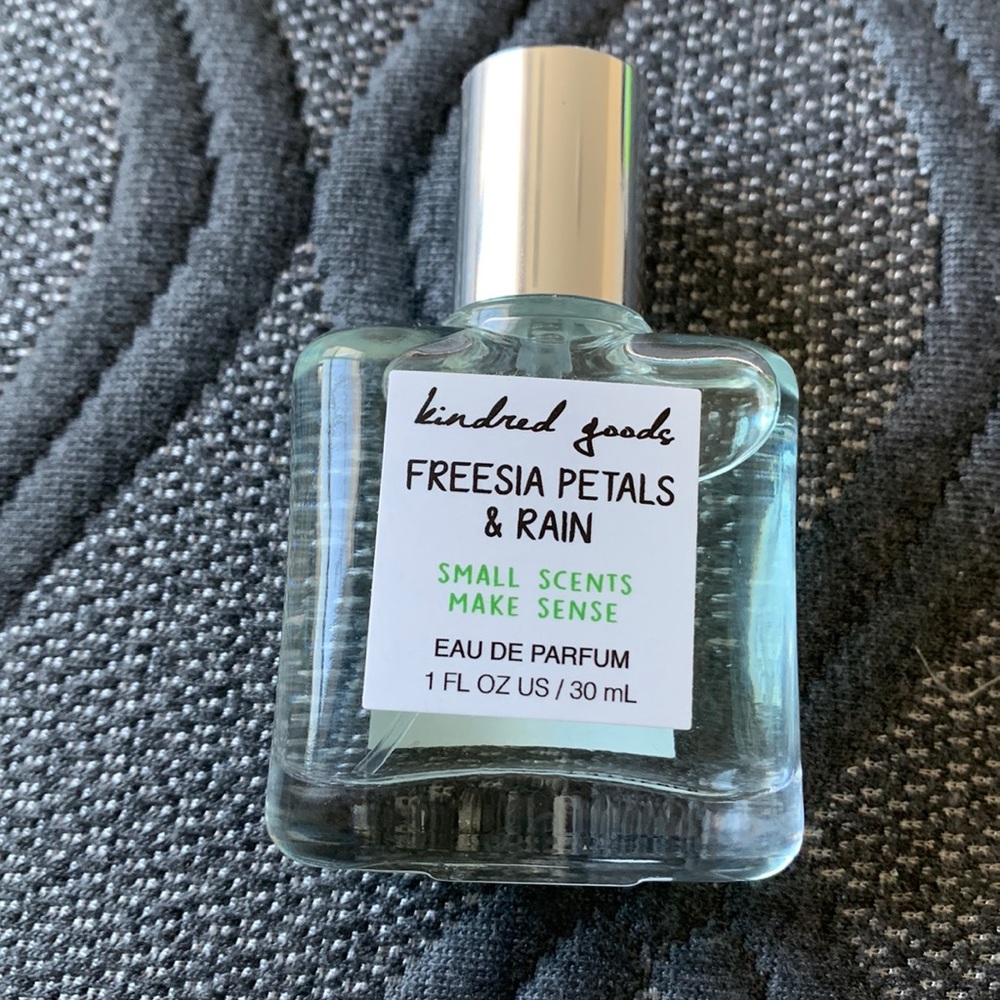 Old Navy Freesia Petal & Rain Eau De Parfum
